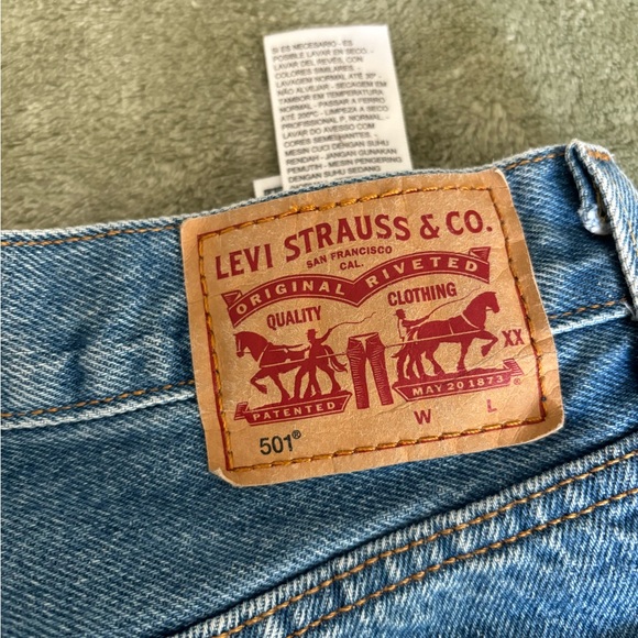 Levi Straight Leg Wedgie Fit Jeans - Picture 5 of 9